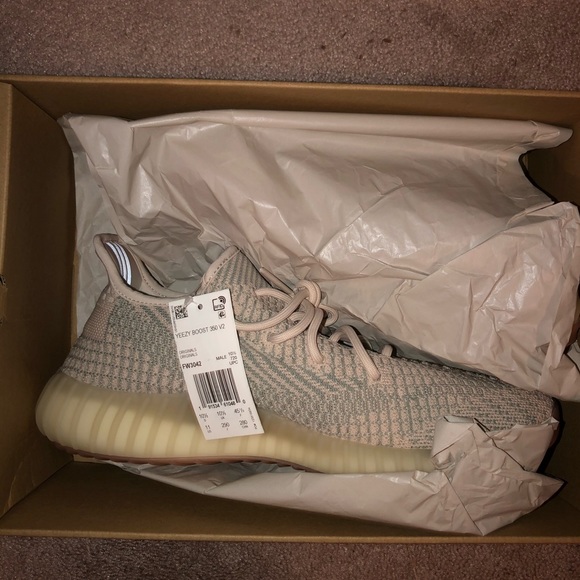 Yeezy Boost 350 V2 Citrin non reflective - Picture 2 of 3